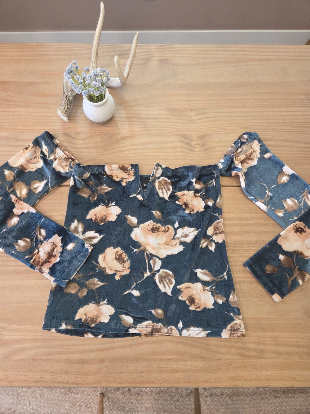 Rue 21 NWT Floral Off-Shoulder Top, Velvet, Size Small
